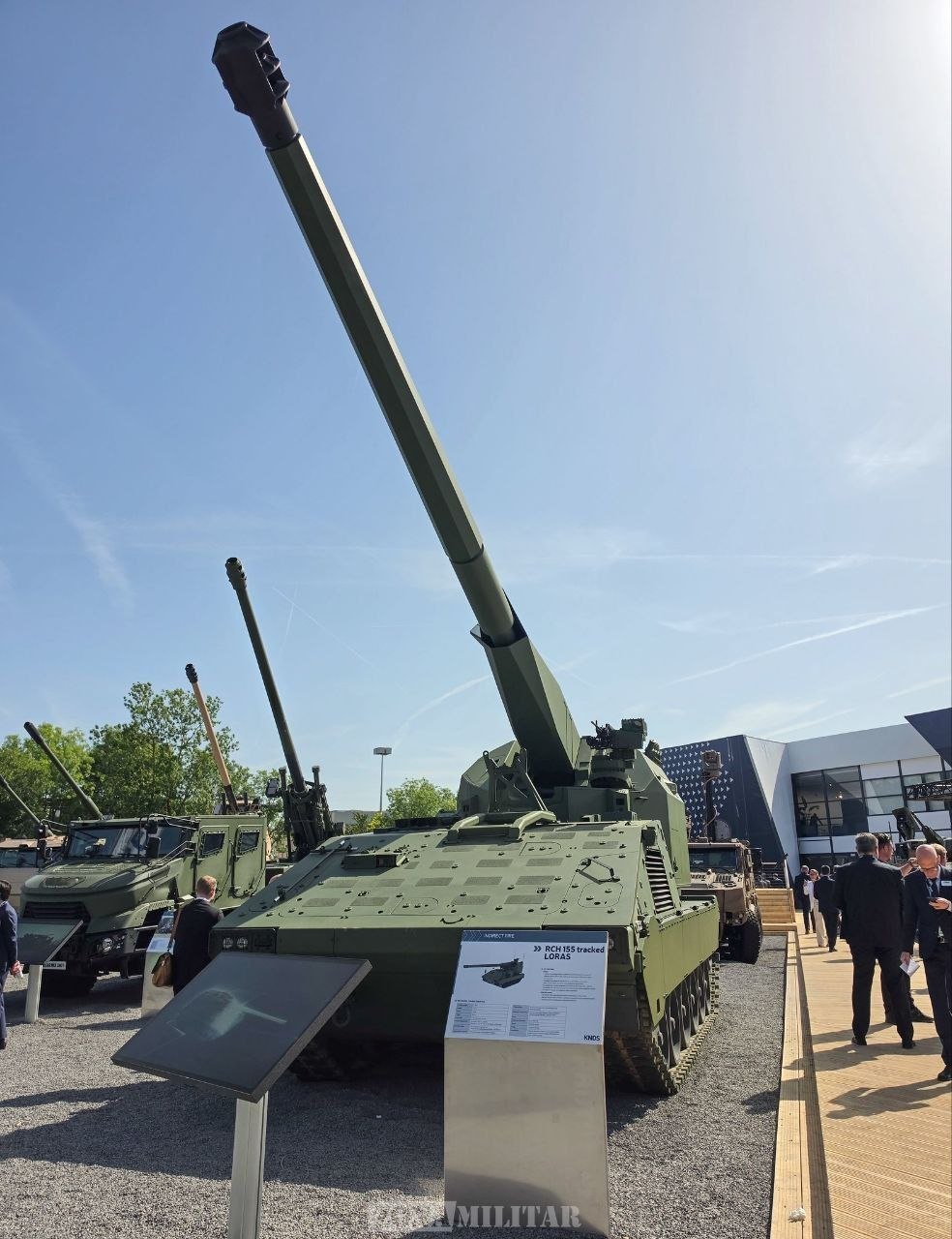 Pogled s preda na samohodnu haubicu LORAS 155 mm L58